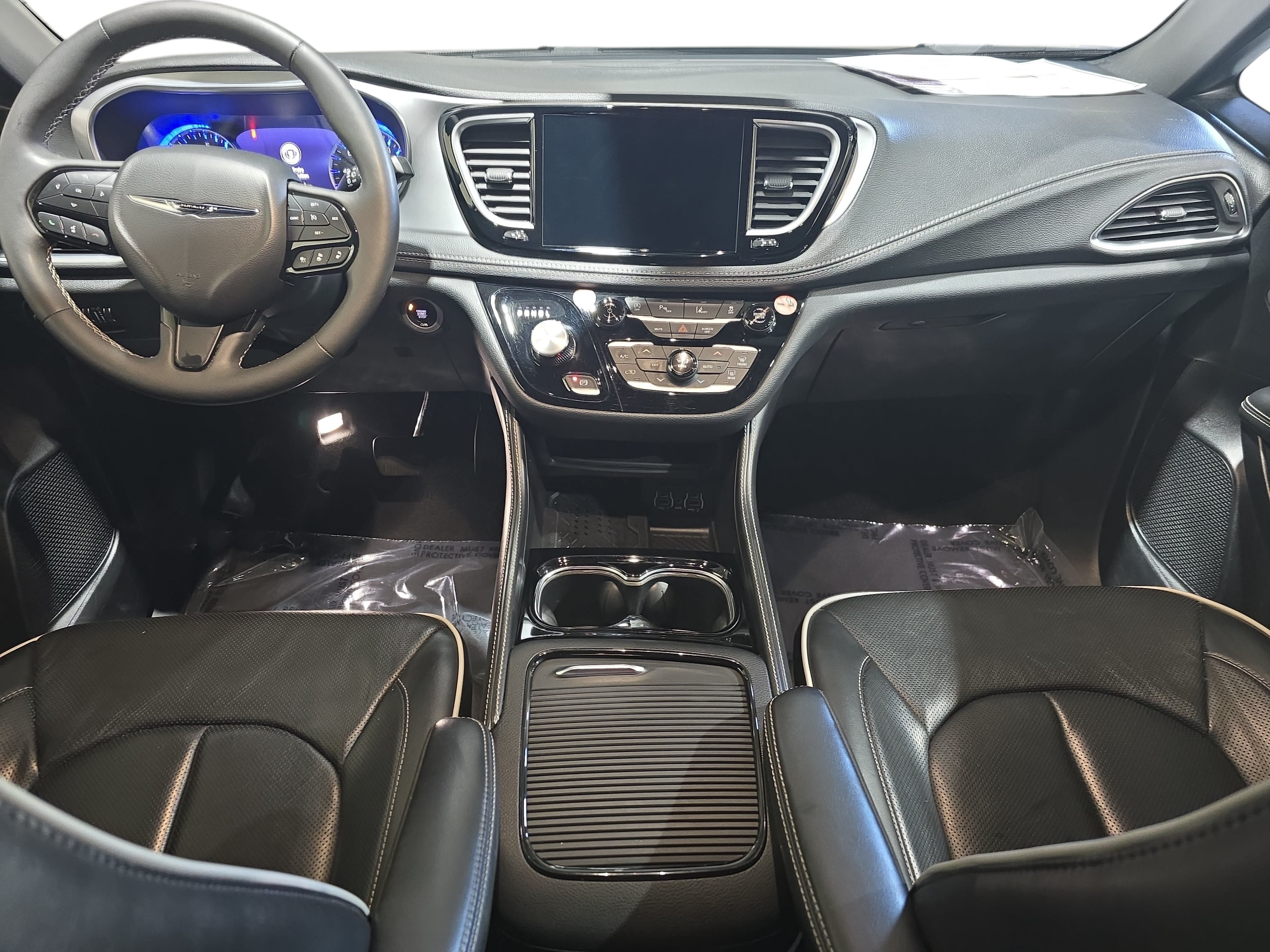 Used 2025 Chrysler Pacifica Limited FWD image 9