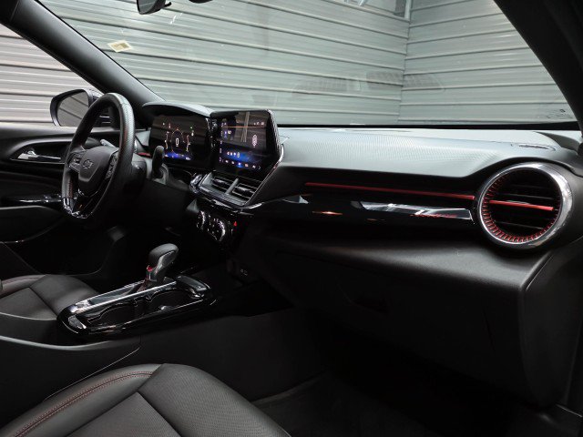 Used 2025 Chevrolet Trax RS w/ Driver Confidence Package FWD image 13