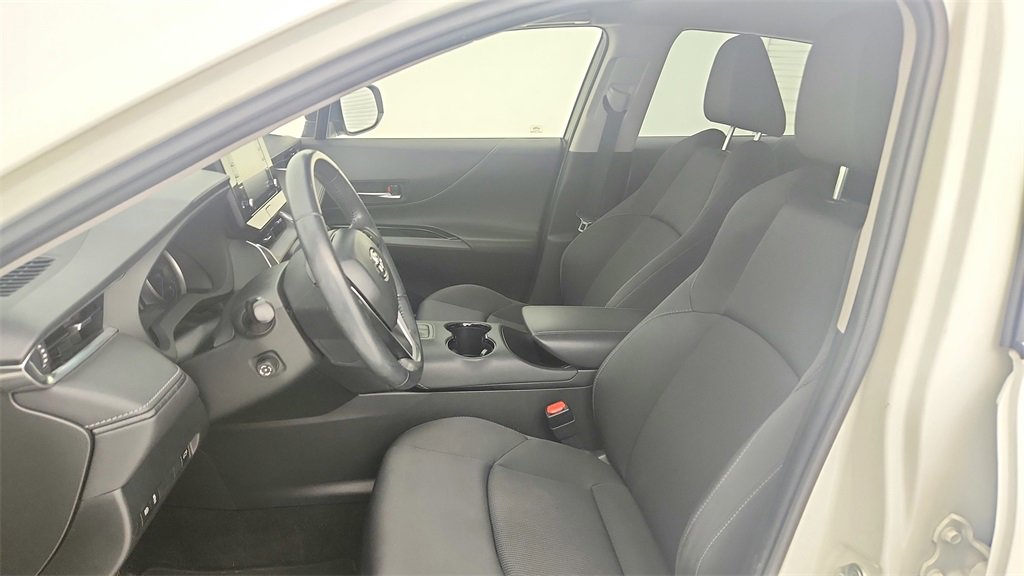 Used 2021 Toyota Venza LE image 15