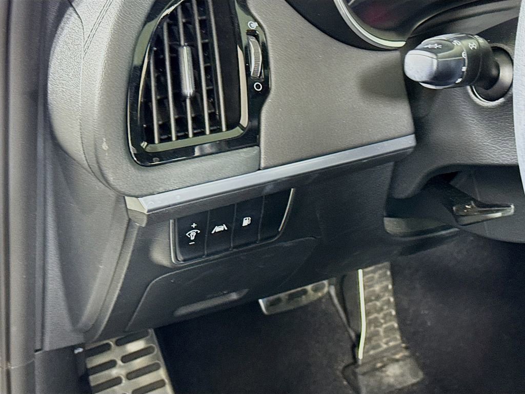 Used 2023 Kia Stinger GT-Line w/ Sun & Sound Package image 10