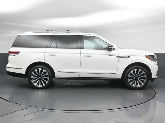 Certified 2023 Lincoln Navigator Reserve AWD/4WD image 8