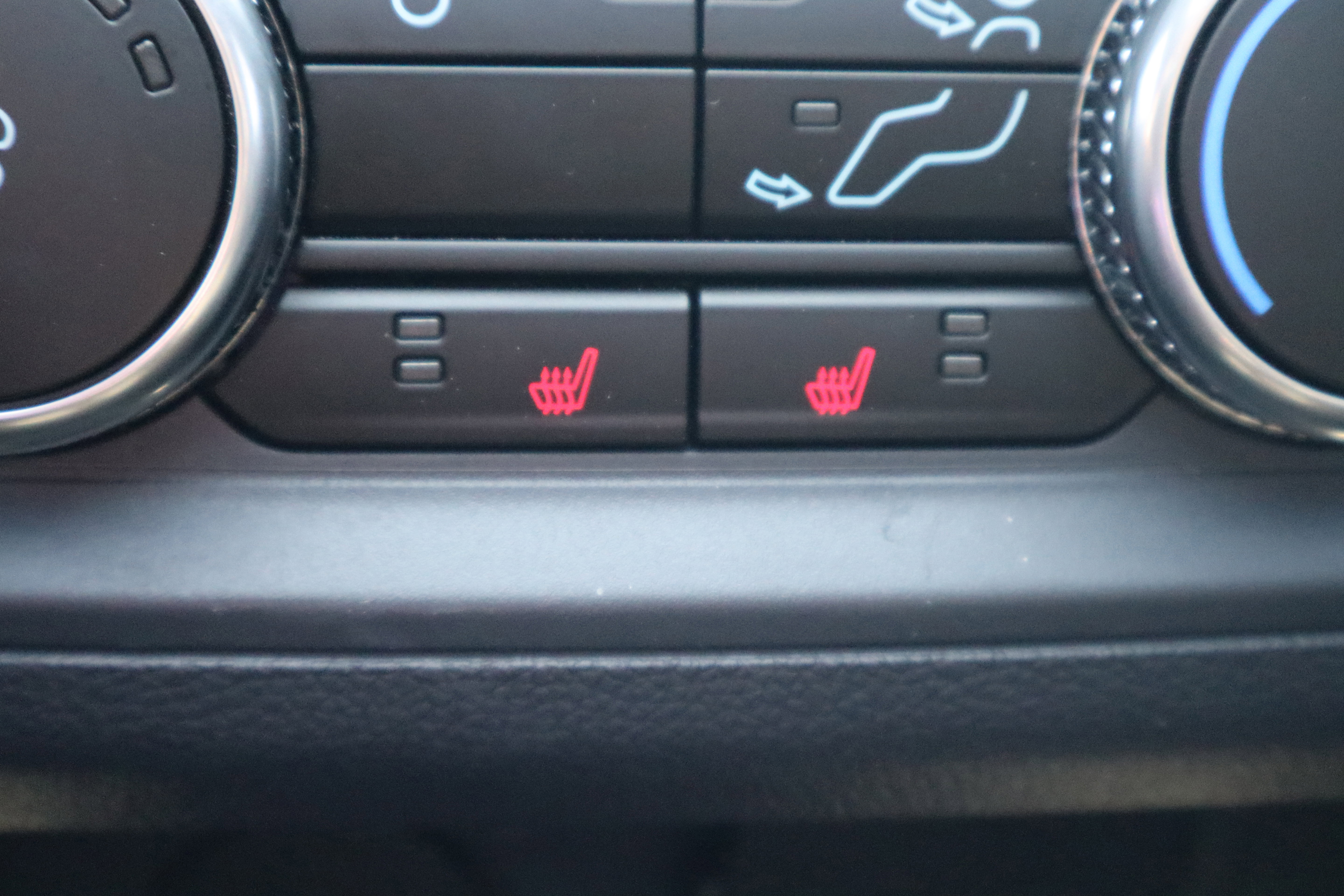 Used 2025 Ford Explorer ST image 27