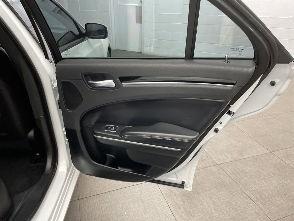 Certified 2022 Chrysler 300 S image 28