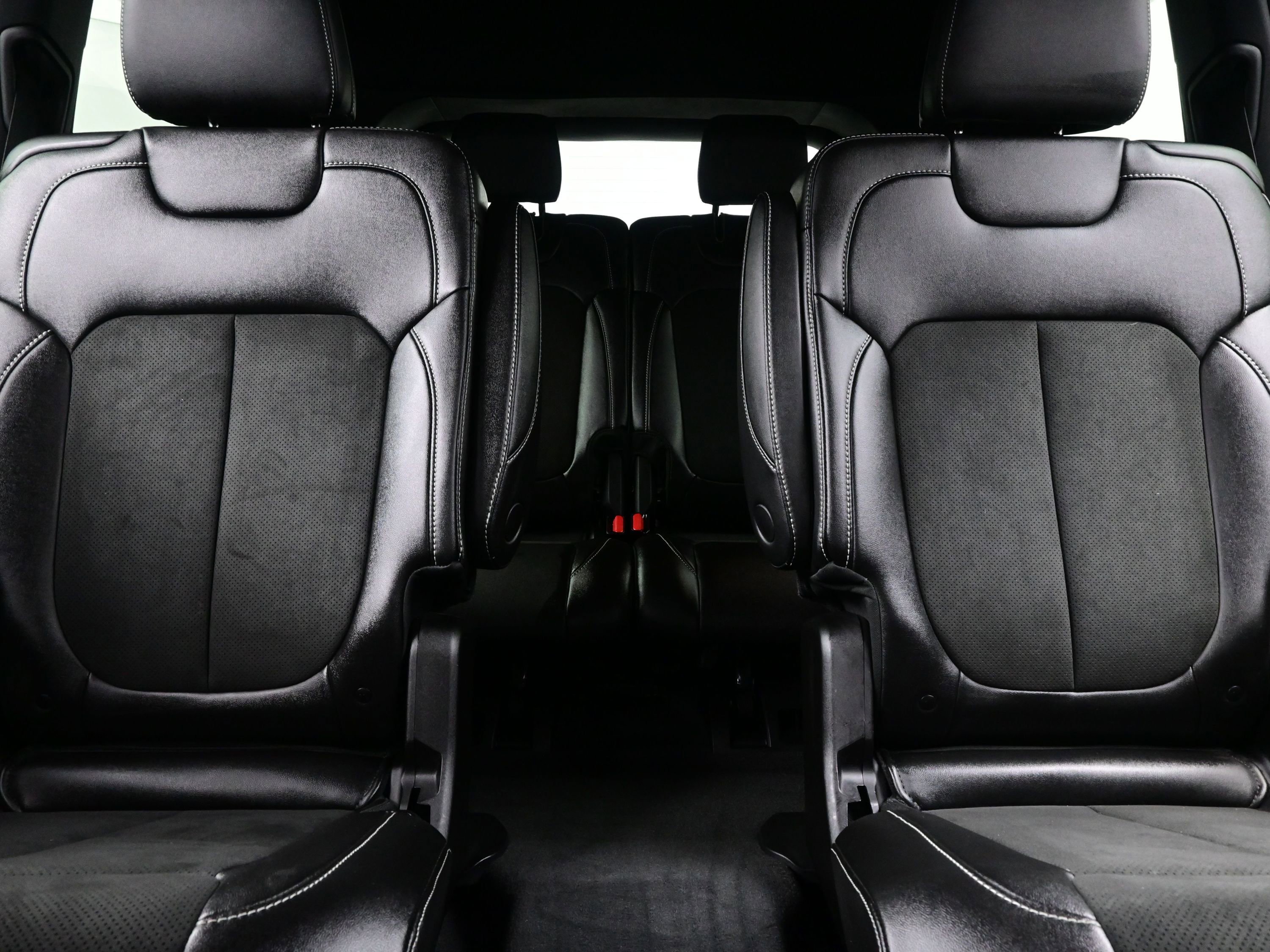 Used 2024 Jeep Grand Cherokee L Altitude image 16