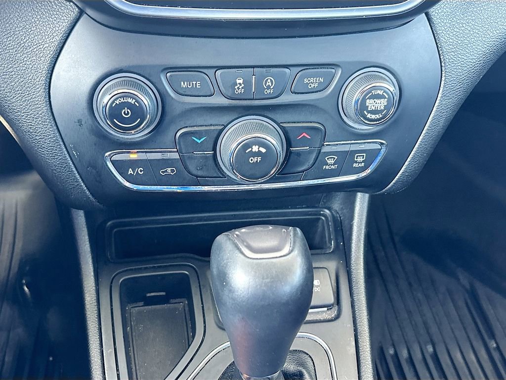 Used 2021 Jeep Cherokee Latitude Plus w/ Sun & Sound Group image 15