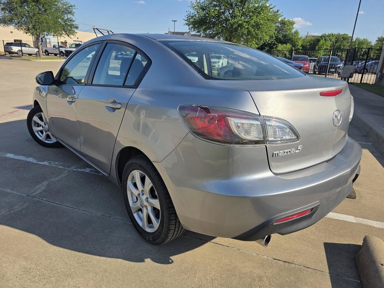 Used 2010 MAZDA MAZDA3 i Touring FWD image 29