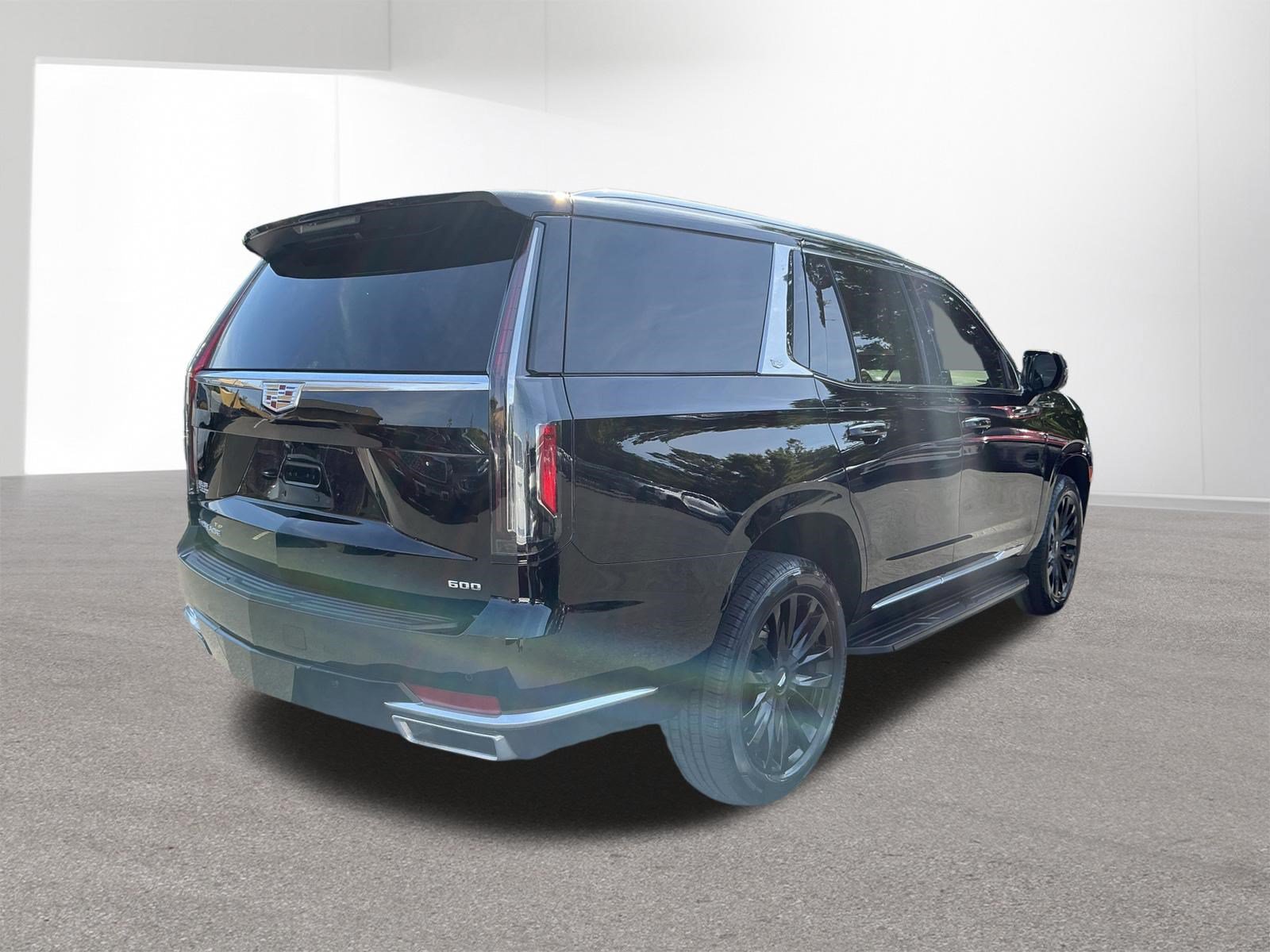 Used 2022 Cadillac Escalade Luxury AWD/4WD image 4