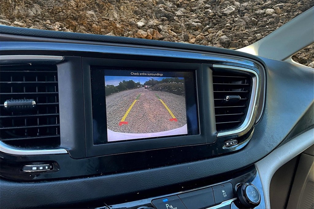 Used 2019 Chrysler Pacifica L image 10