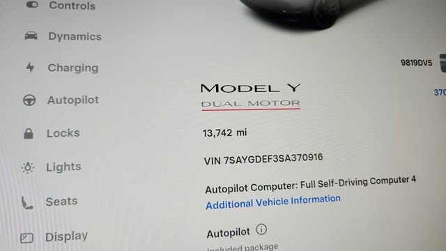 Used 2025 Tesla Model Y Performance AWD/4WD image 37