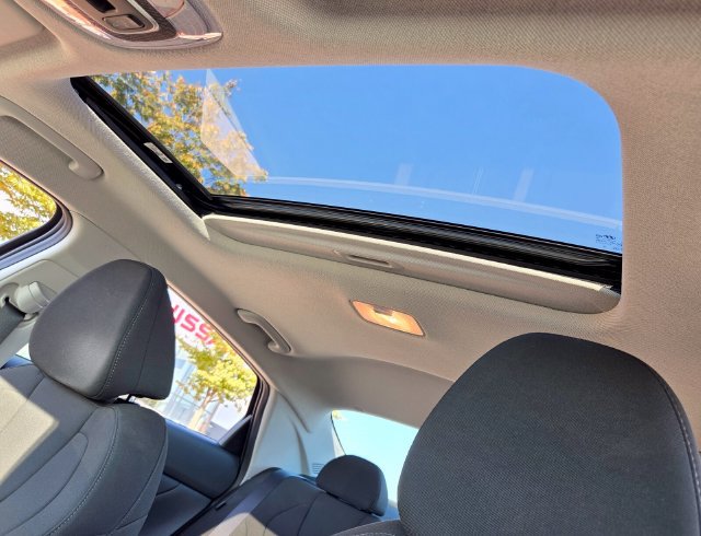 Used 2025 Hyundai Elantra SEL FWD image 9