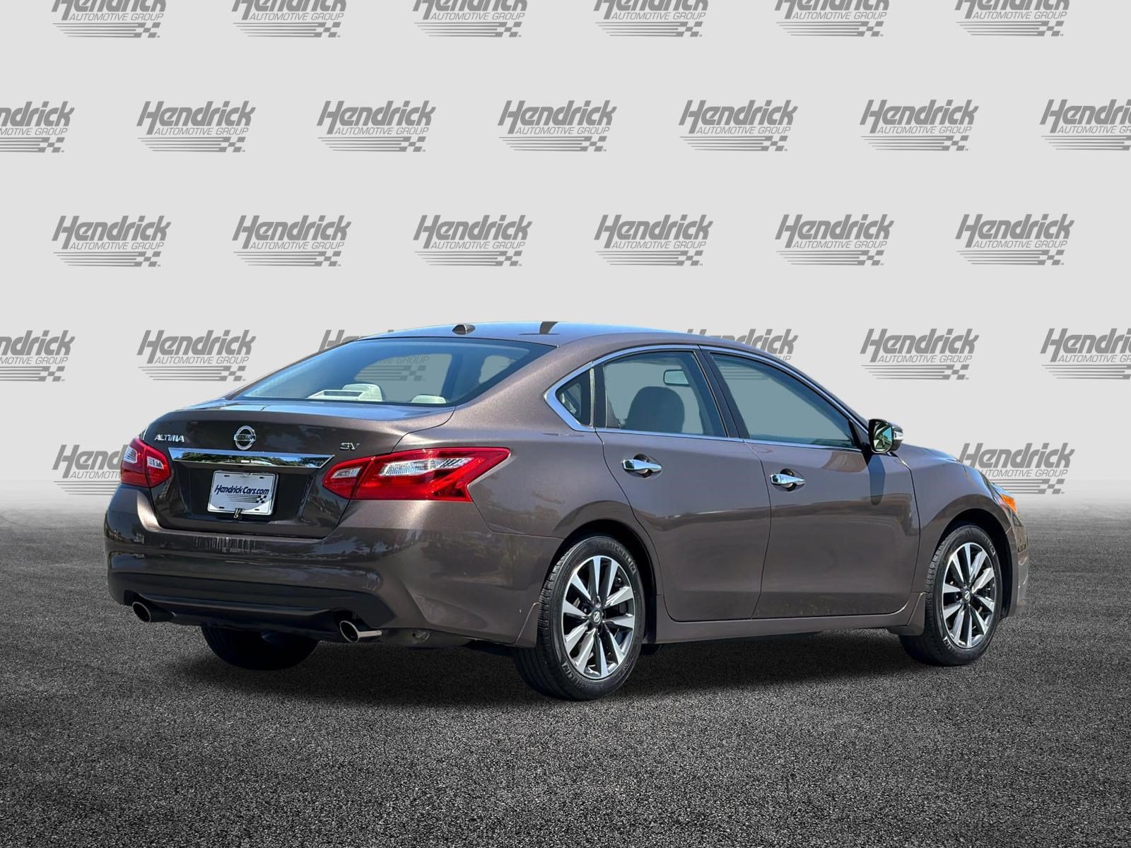Used 2016 Nissan Altima 2.5 SV w/ Convenience Package FWD image 5