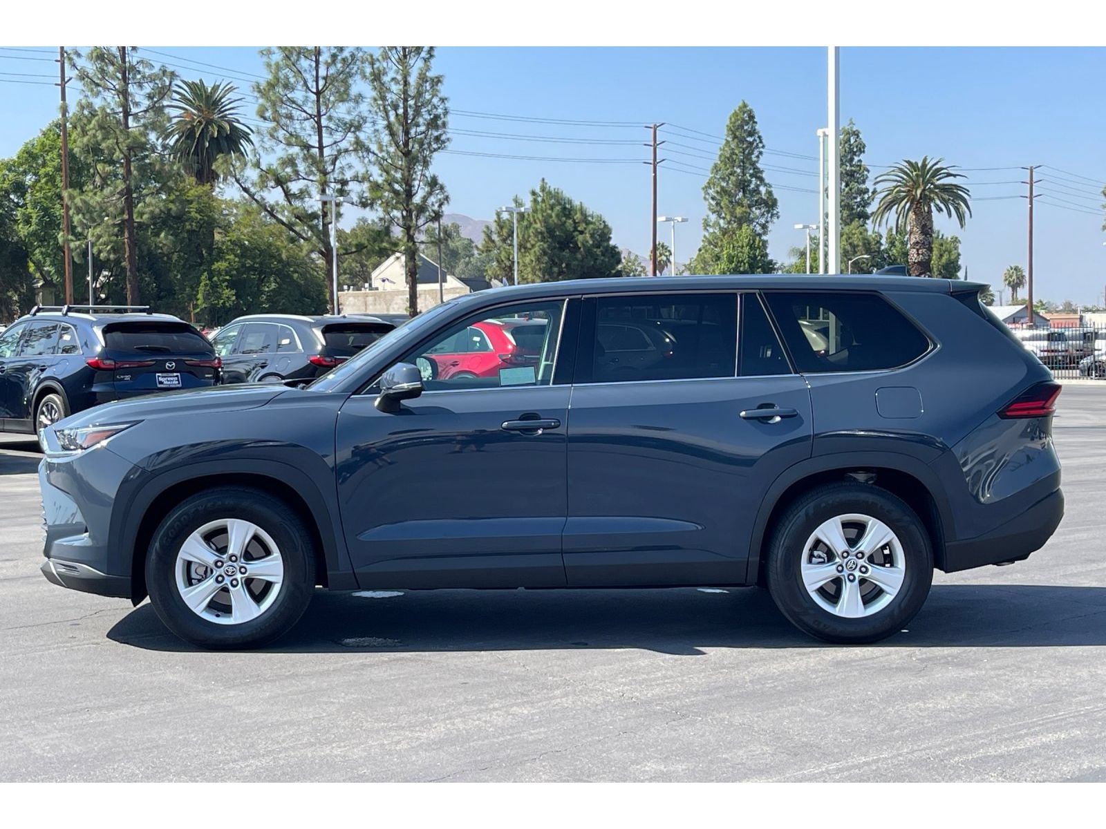 Used 2025 Toyota Grand Highlander FWD image 2