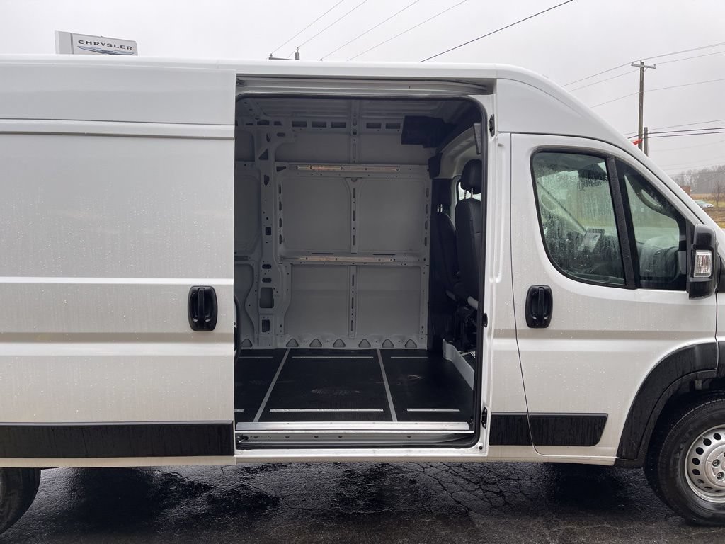 New 2025 RAM ProMaster 3500 w/ Premium Convenience Group FWD image 7