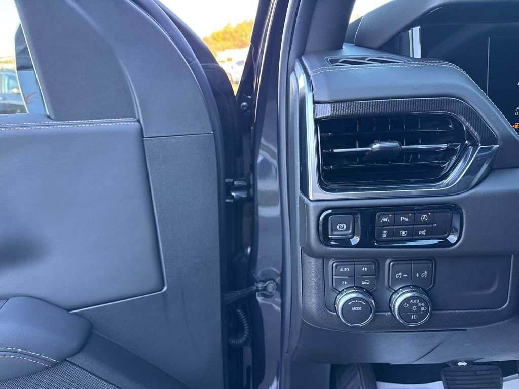 New 2026 GMC Yukon XL Elevation w/ LPO, Elevation Black Package image 14