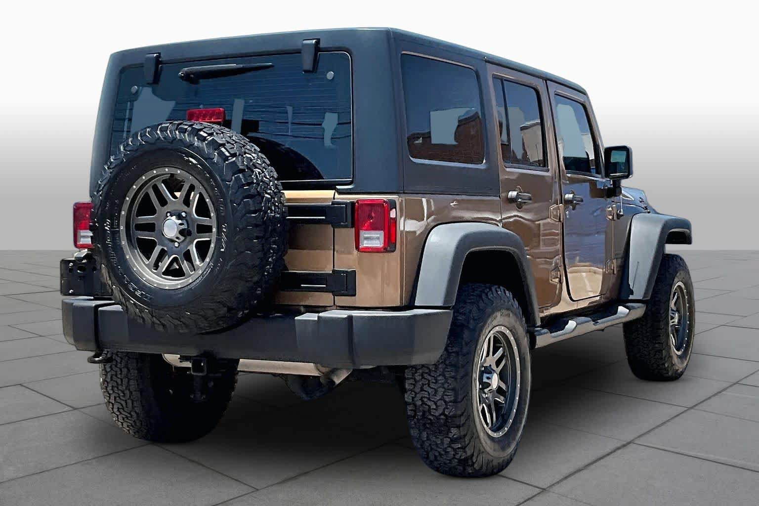 Used 2015 Jeep Wrangler Unlimited Sport w/ Connectivity Group AWD/4WD image 12