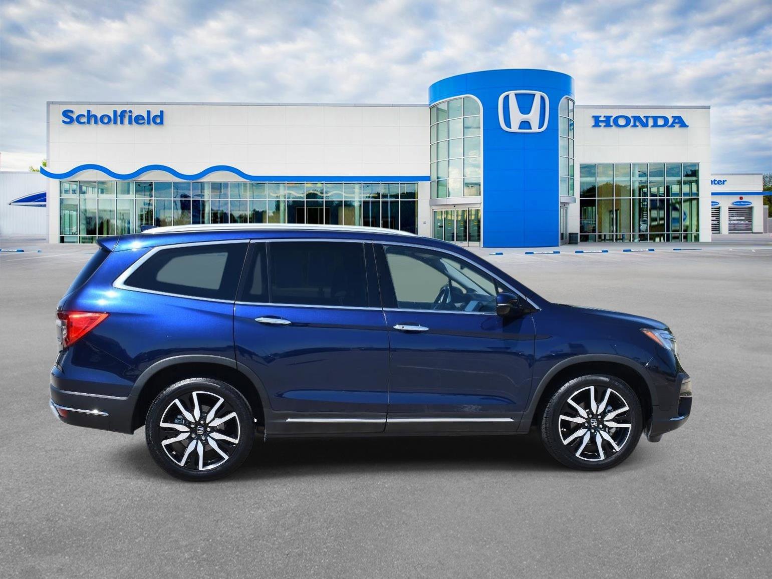 Used 2019 Honda Pilot Touring image 2