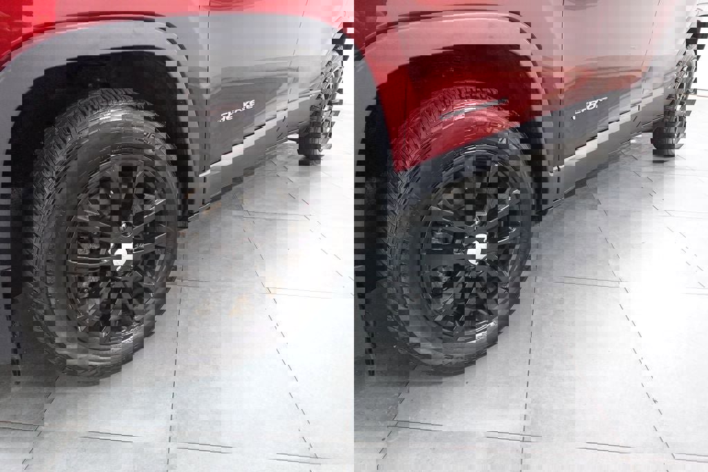 Used 2021 Jeep Cherokee Latitude image 28