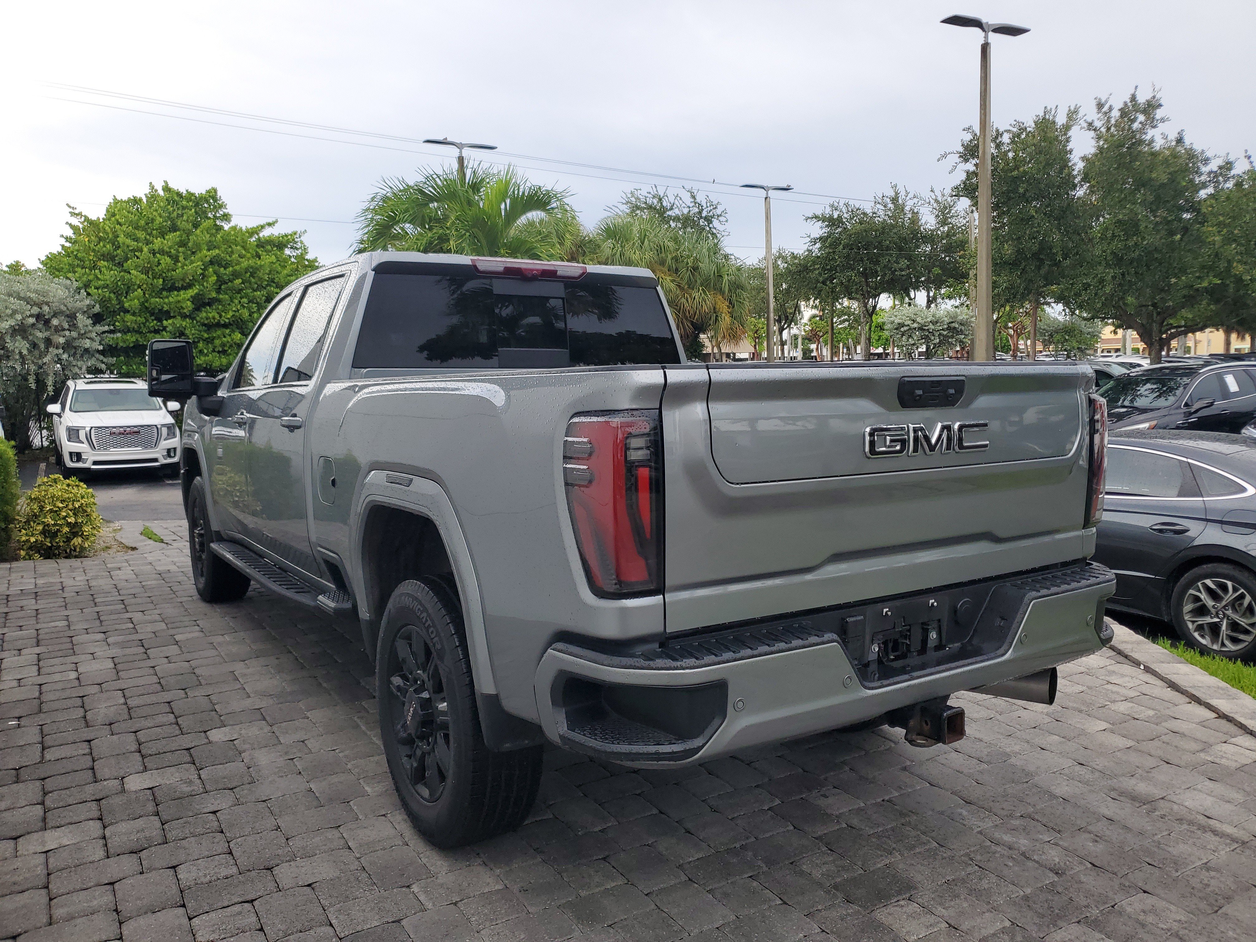 Used 2025 GMC Sierra 2500 AT4 w/ AT4 Premium Plus Package AWD/4WD image 4