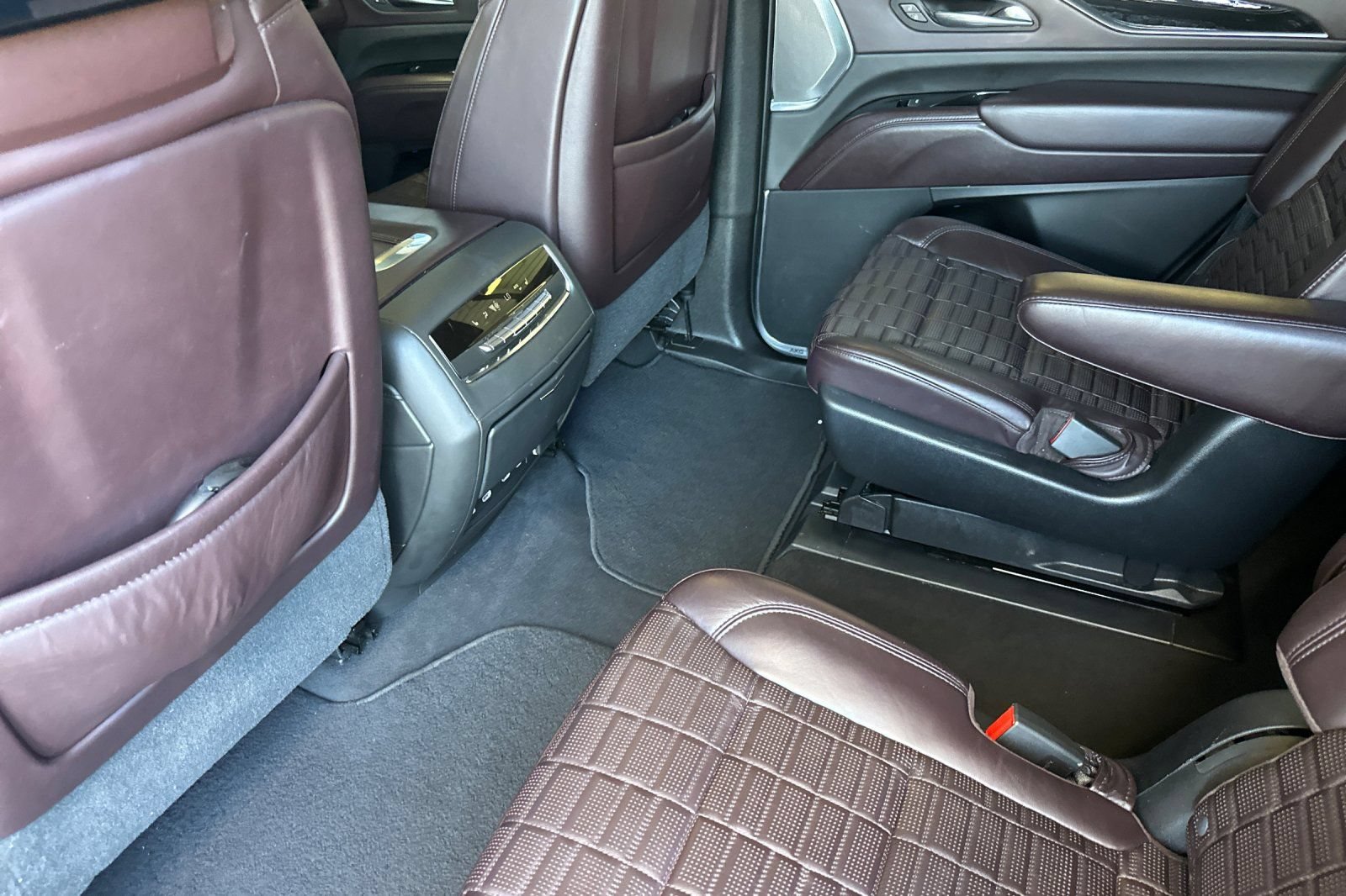 Used 2021 Cadillac Escalade Sport Platinum AWD/4WD image 13