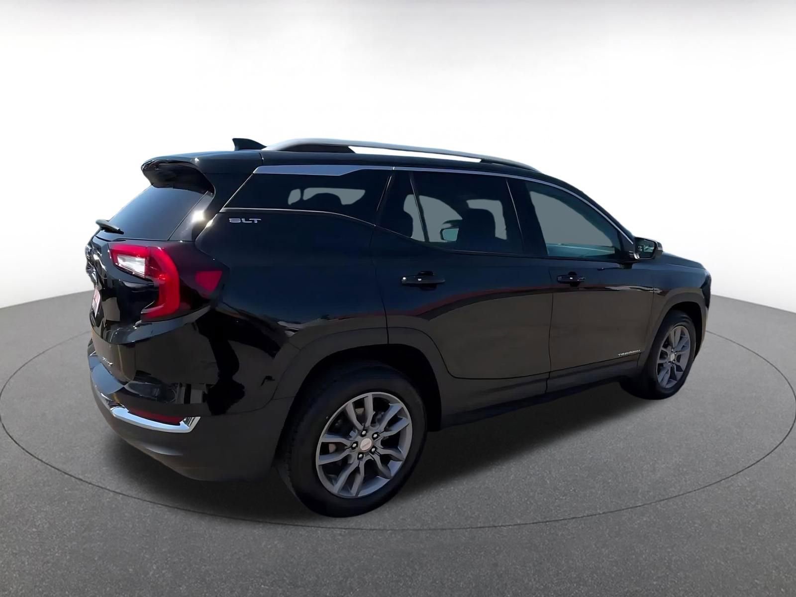 Used 2024 GMC Terrain SLT AWD/4WD image 14