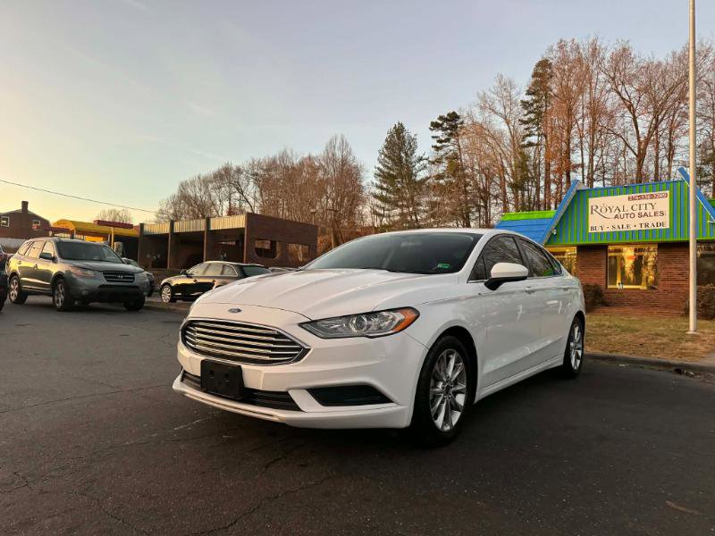 Used 2017 Ford Fusion SE w/ Fusion SE Technology Package image 1