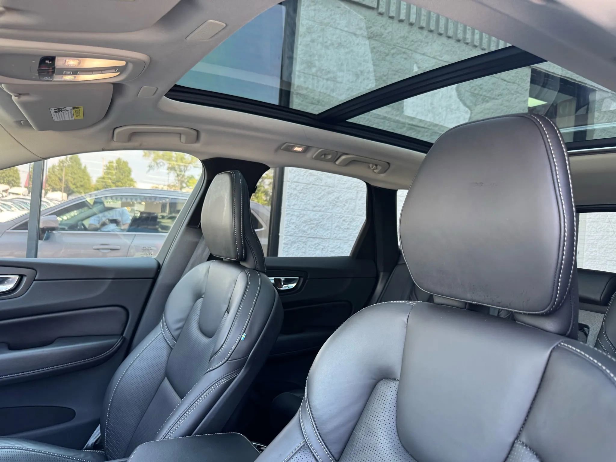 Used 2023 Volvo XC60 B5 Ultimate w/ Climate Package image 12