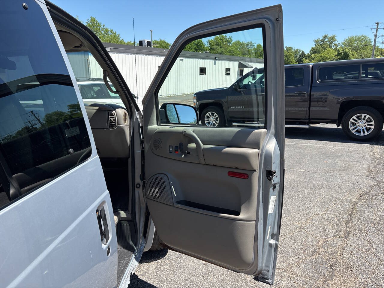 Used 1998 Chevrolet Astro AWD image 21