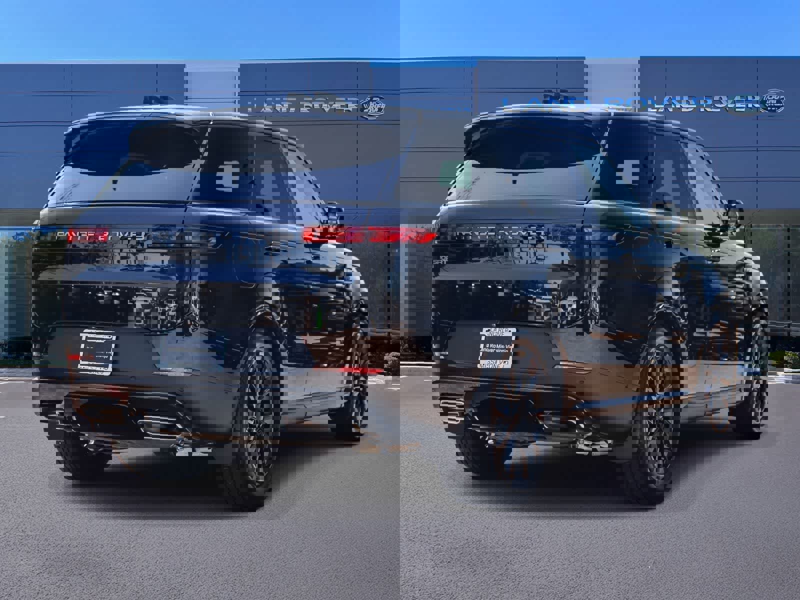 Used 2025 Land Rover Range Rover Sport image 4