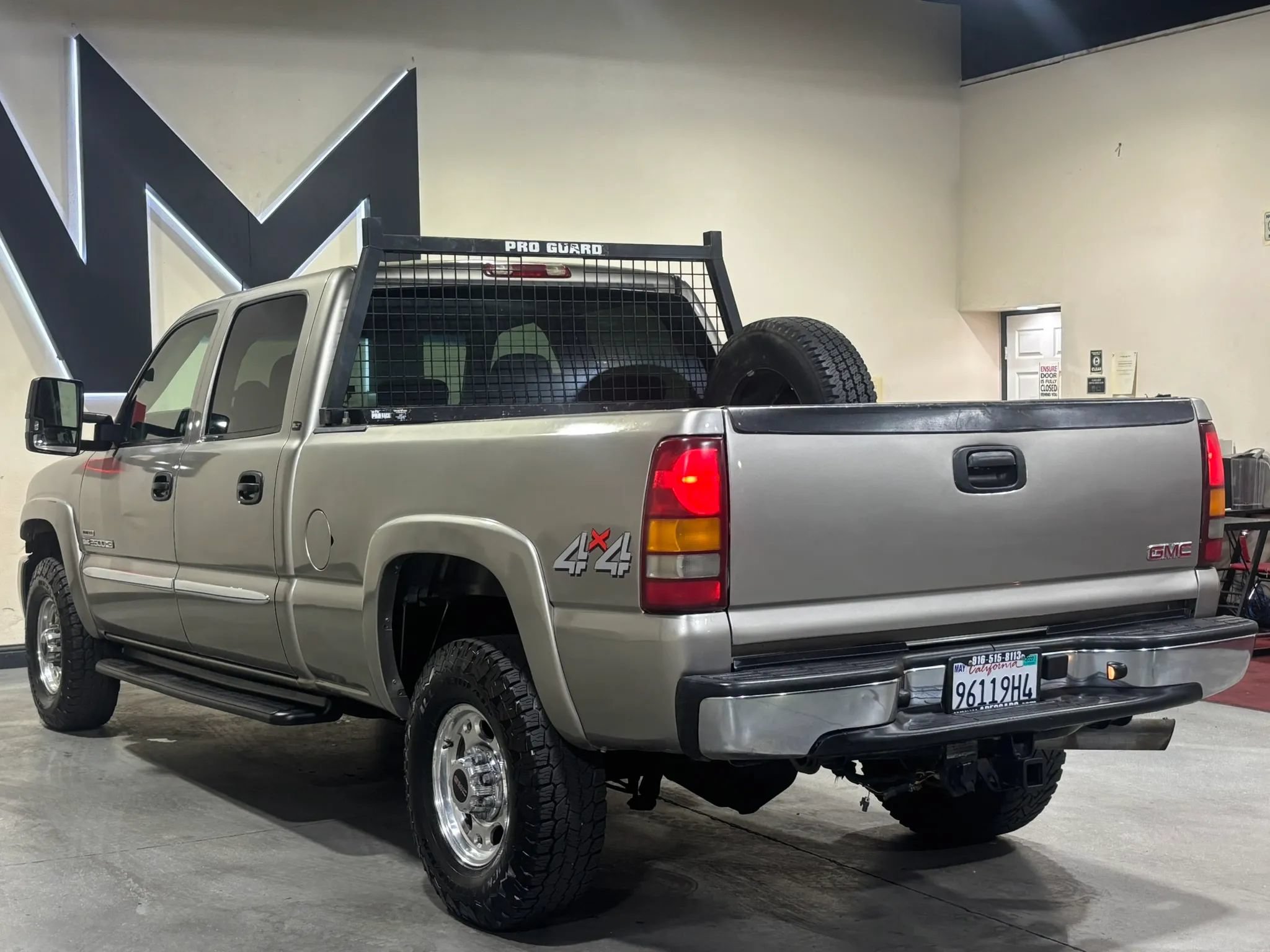 Used 2003 GMC Sierra 2500 SLT w/ SLT Preferred Equipment Group AWD/4WD image 6