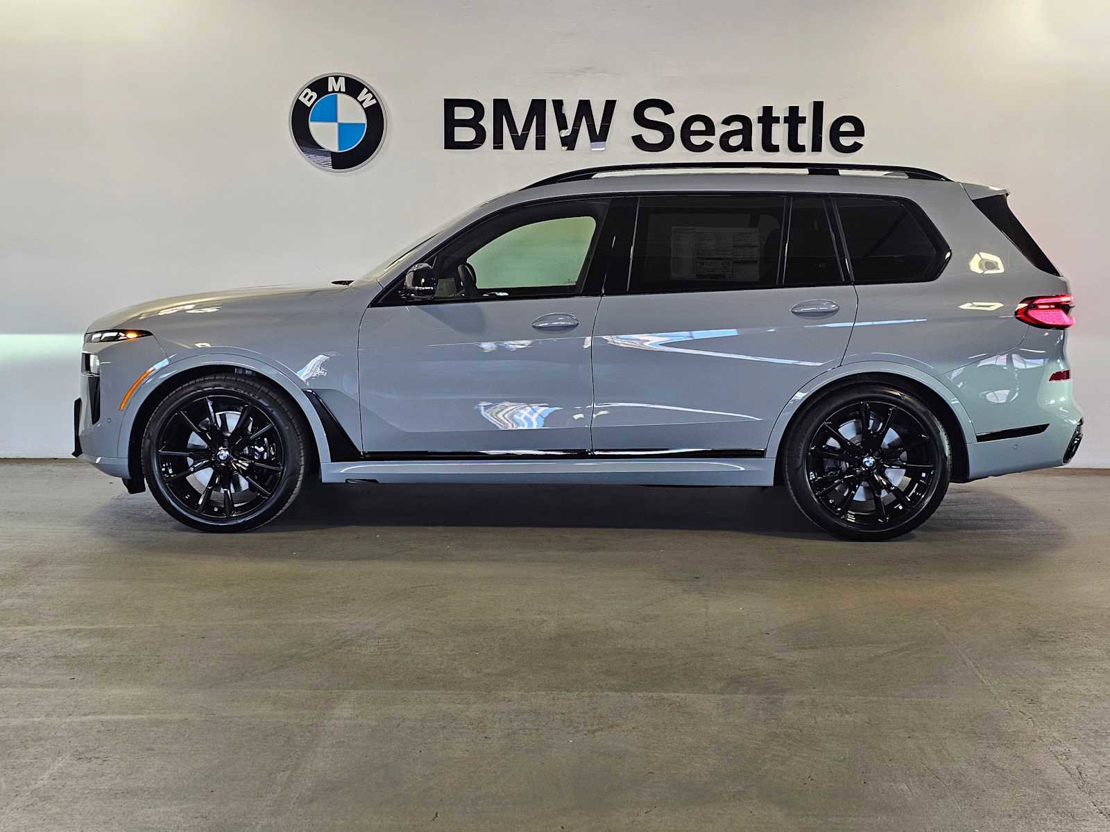 New 2026 BMW X7 M60i image 3