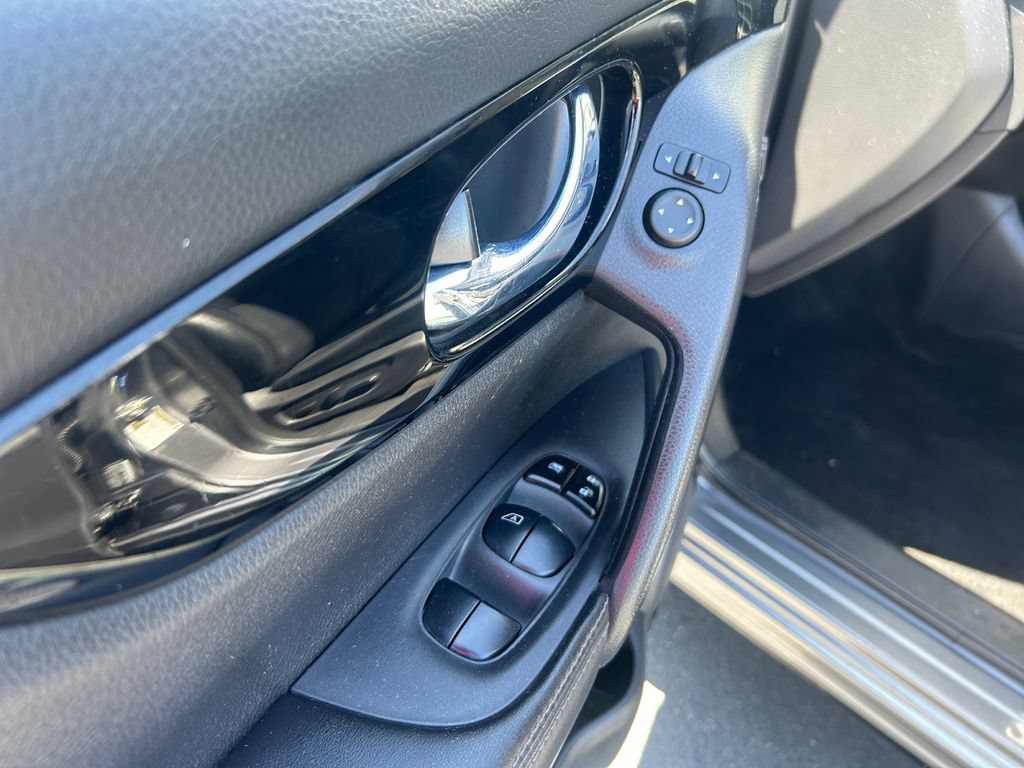 Used 2022 Nissan Rogue Sport SL w/ Premium Package AWD/4WD image 3