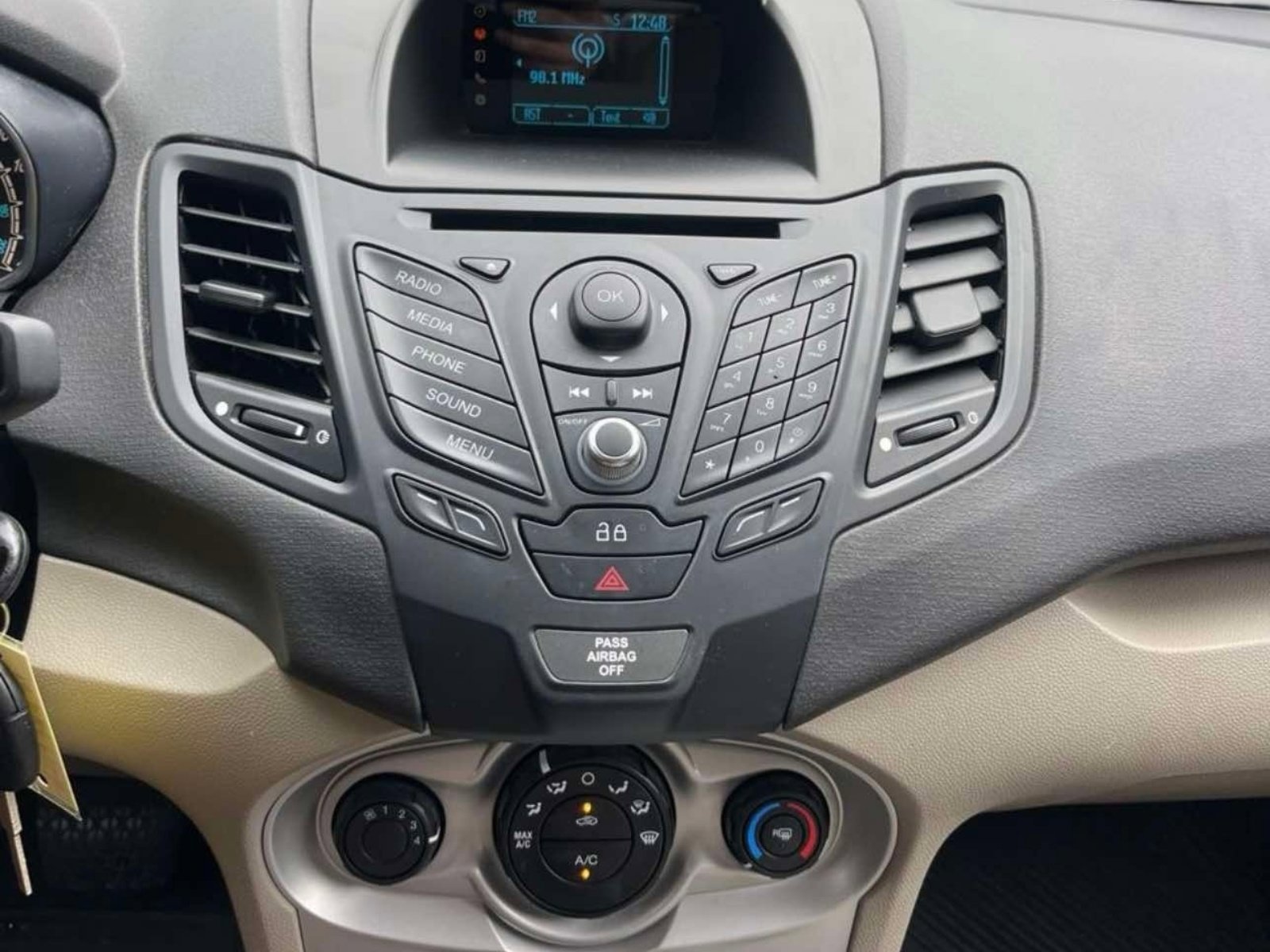 Used 2014 Ford Fiesta SE FWD image 6