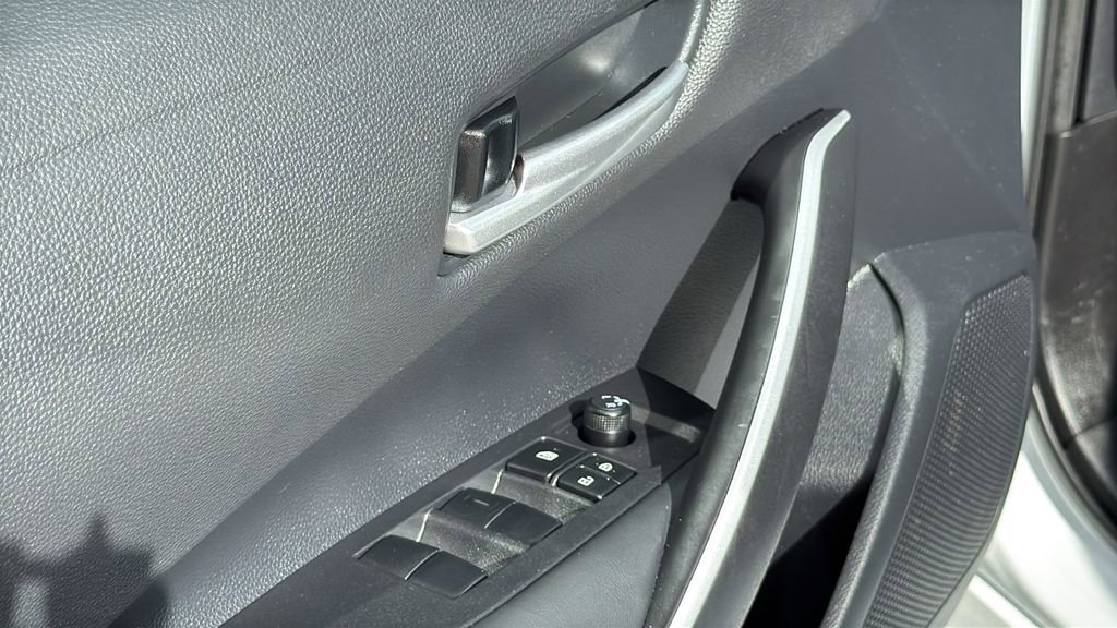 Used 2025 Toyota Corolla SE image 13