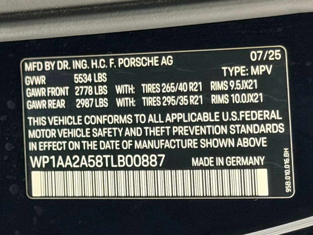 Certified 2026 Porsche Macan AWD/4WD image 26