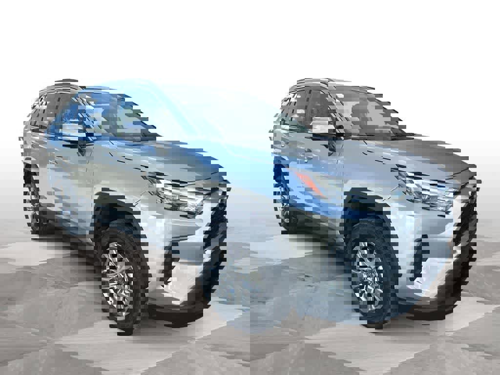 Used 2025 Toyota RAV4 XLE image 2