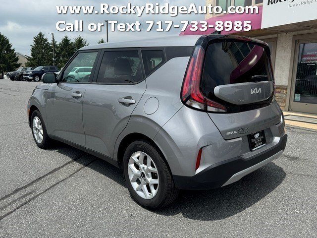 Used 2025 Kia Soul LX w/ LX Technology Package FWD image 4