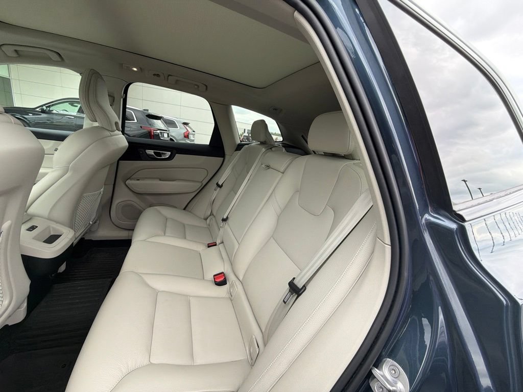Used 2024 Volvo XC60 B5 Core w/ Protection Package Premier AWD/4WD image 4