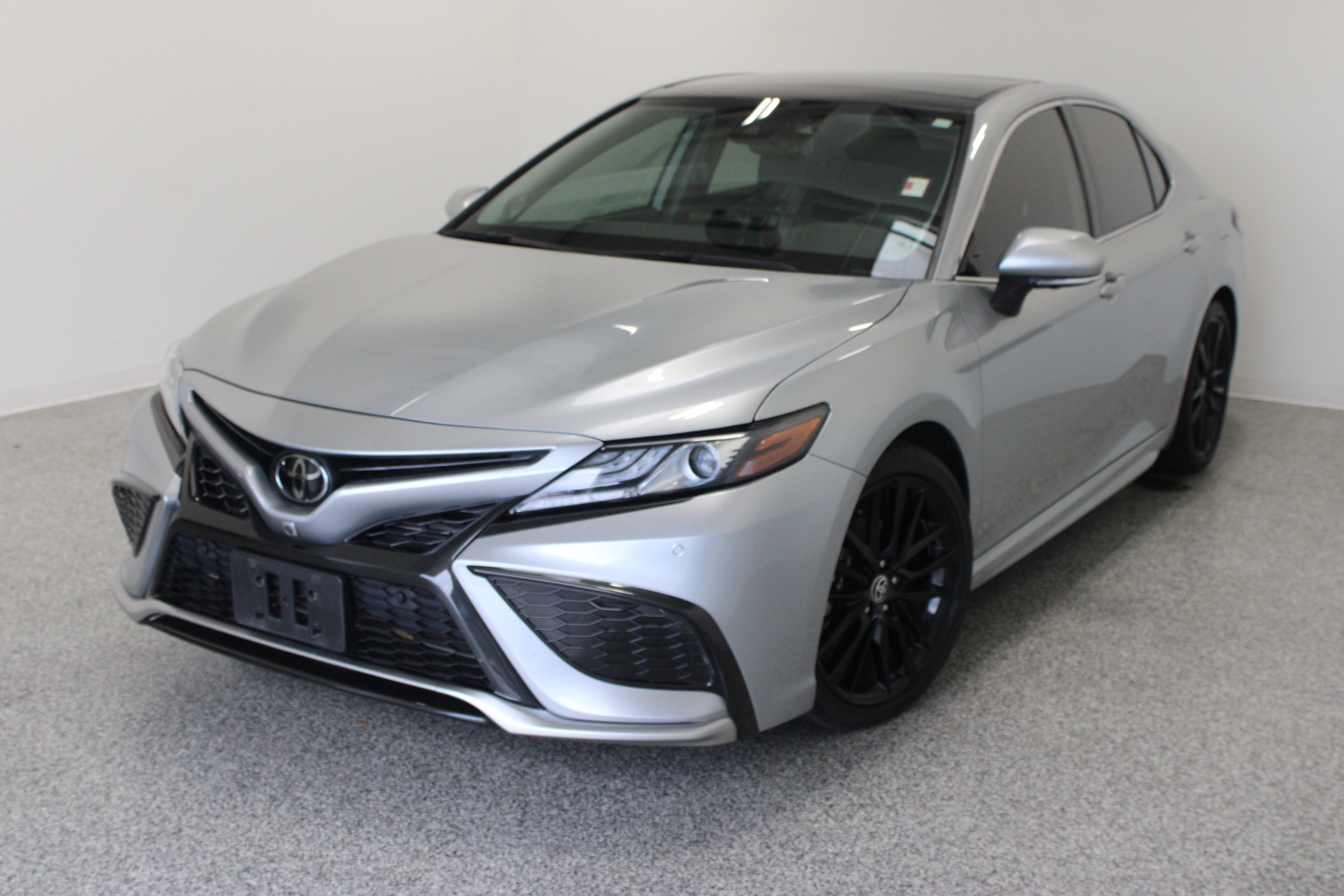 Used 2024 Toyota Camry XSE w/ Navigation Package FWD image 2