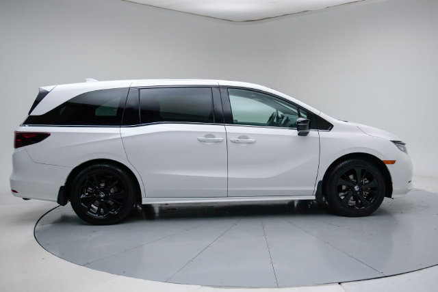 Certified 2024 Honda Odyssey Sport image 2