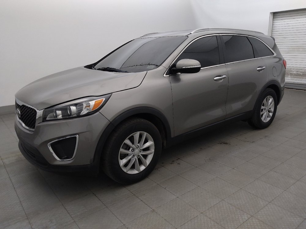 Used 2018 Kia Sorento FWD image 2