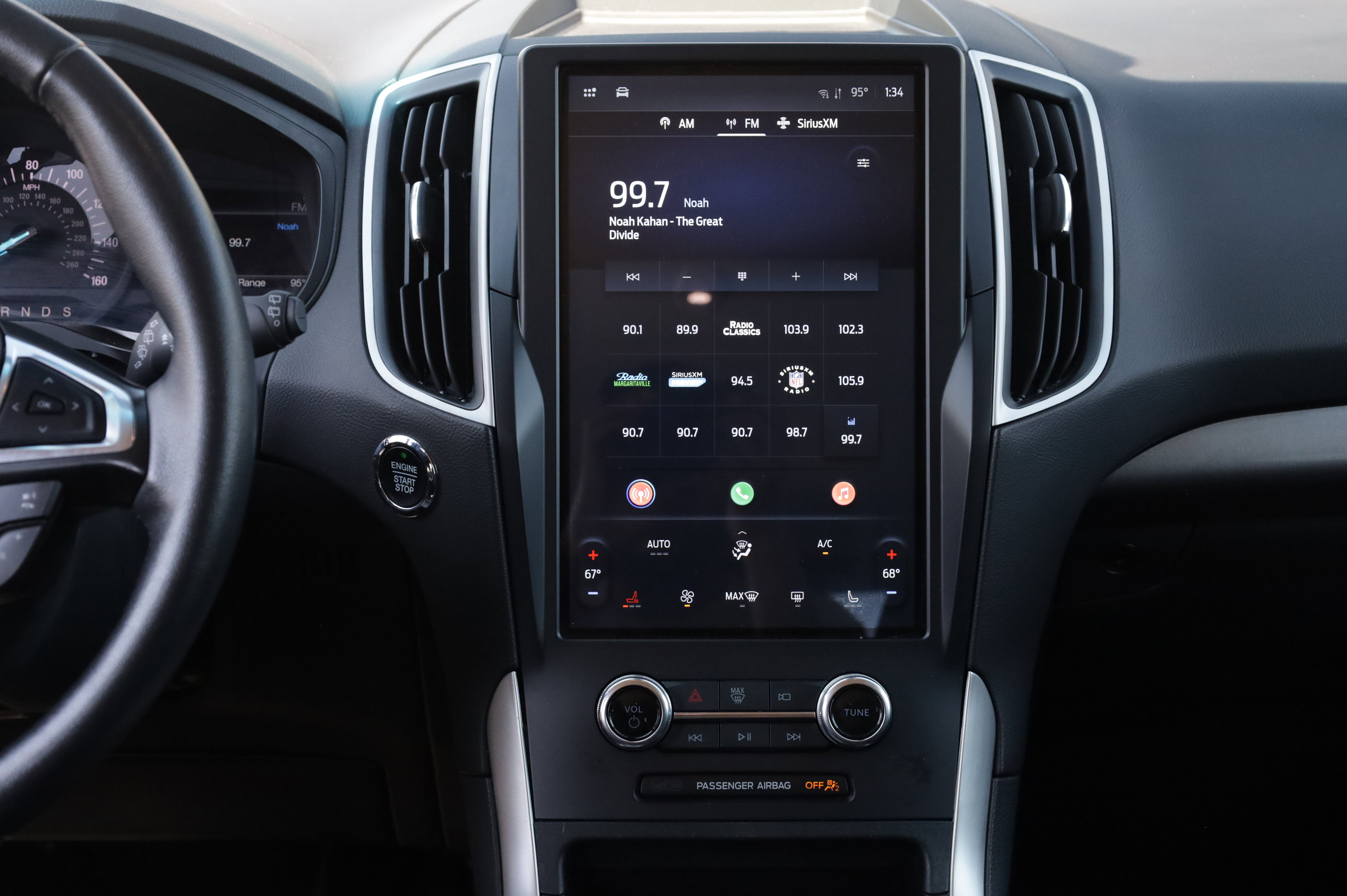 Used 2024 Ford Edge SEL image 8