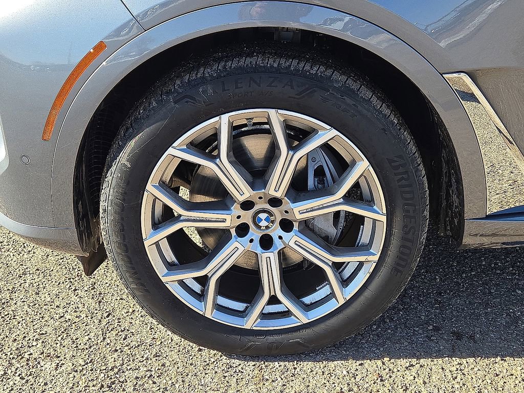 Used 2026 BMW X7 xDrive40i AWD/4WD image 11