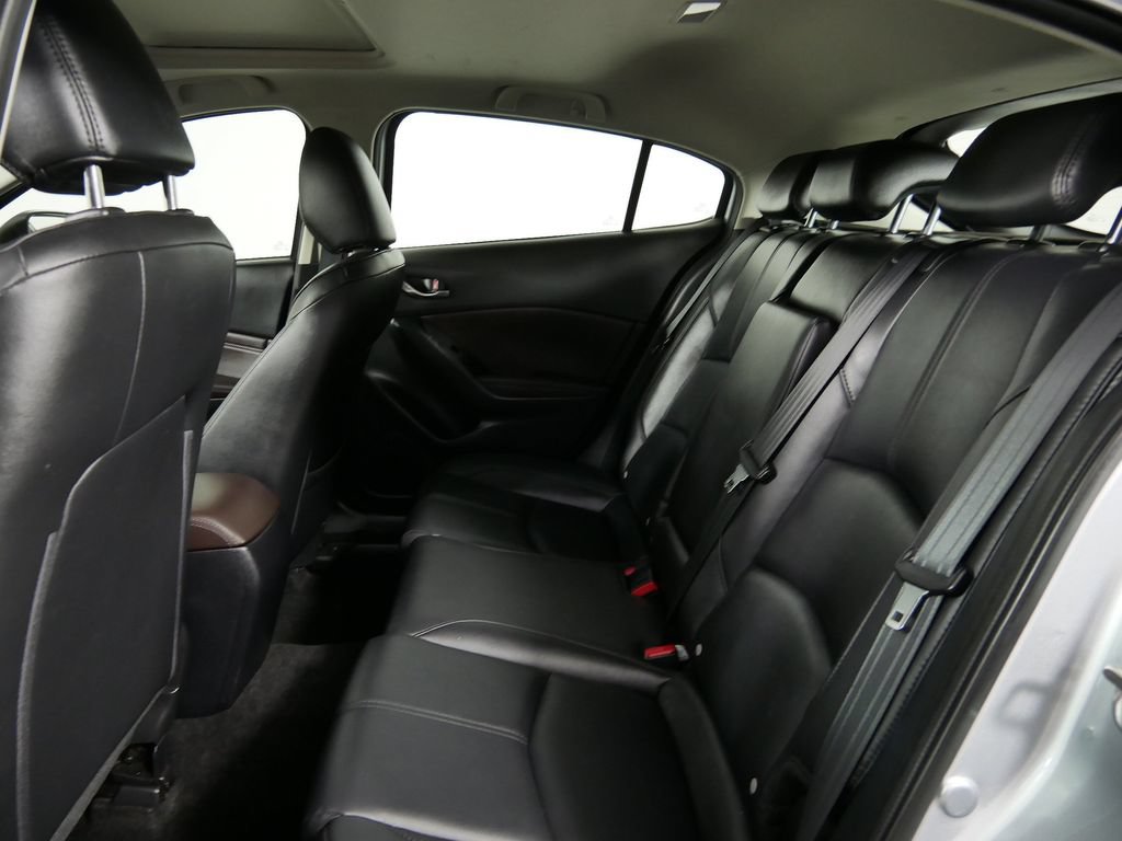 Used 2018 MAZDA MAZDA3 Touring FWD image 16
