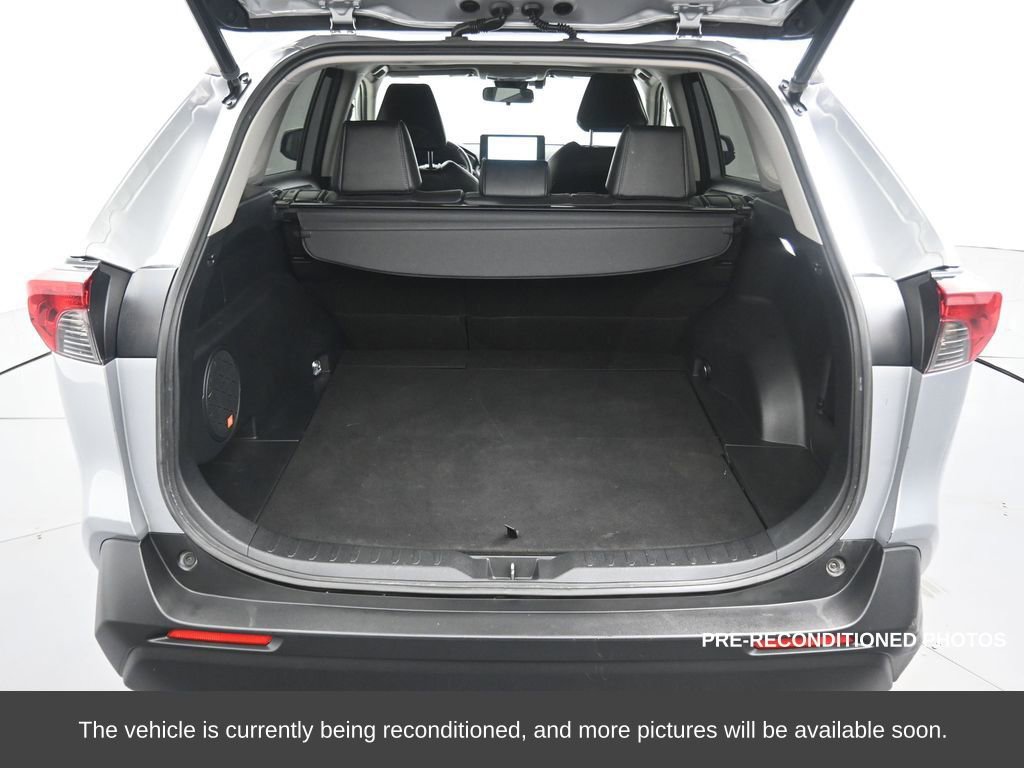 Used 2023 Toyota RAV4 XLE Premium image 16