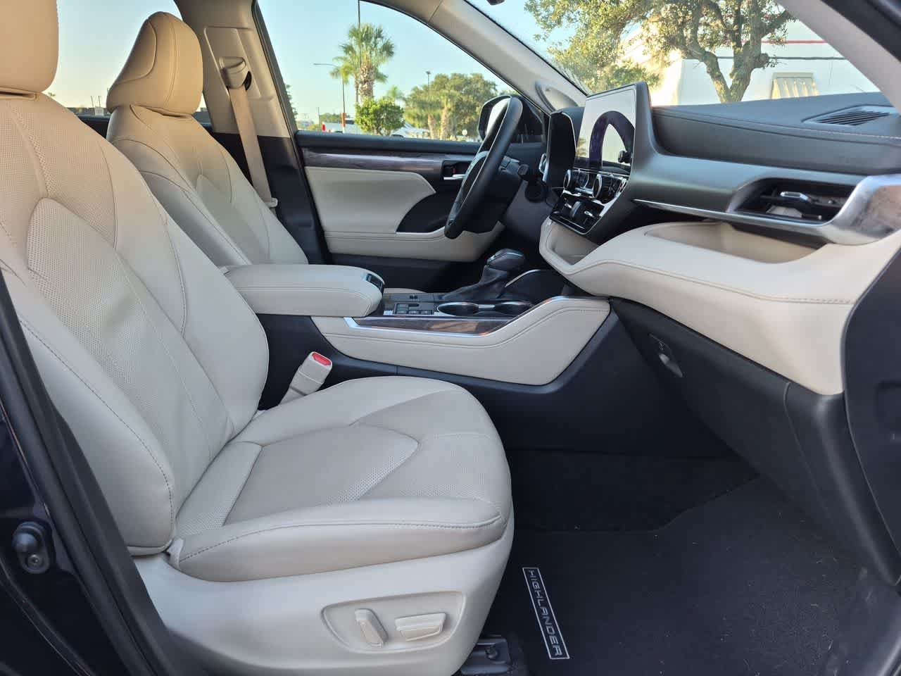Used 2024 Toyota Highlander Limited AWD/4WD image 21