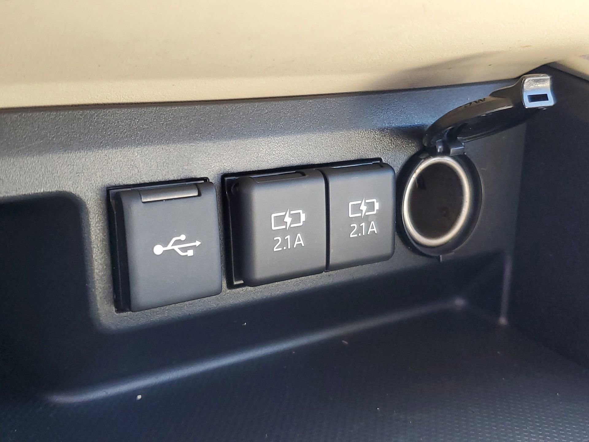 Used 2021 Toyota Highlander XLE image 31