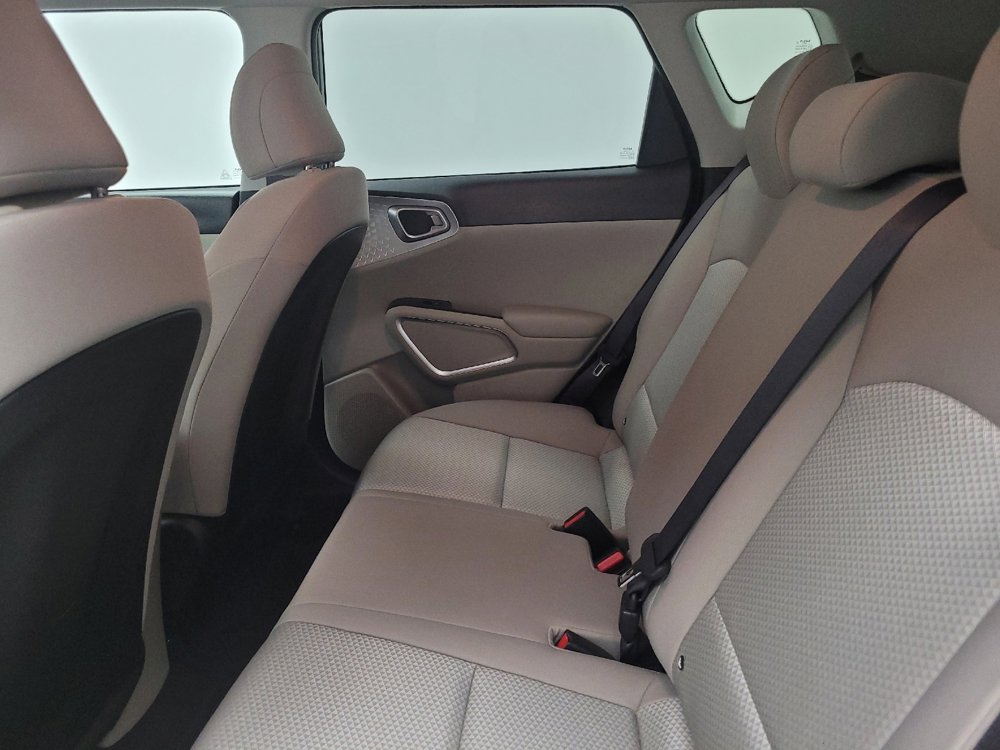 Used 2025 Kia Soul LX FWD image 18