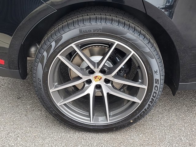 Used 2025 Porsche Macan image 13