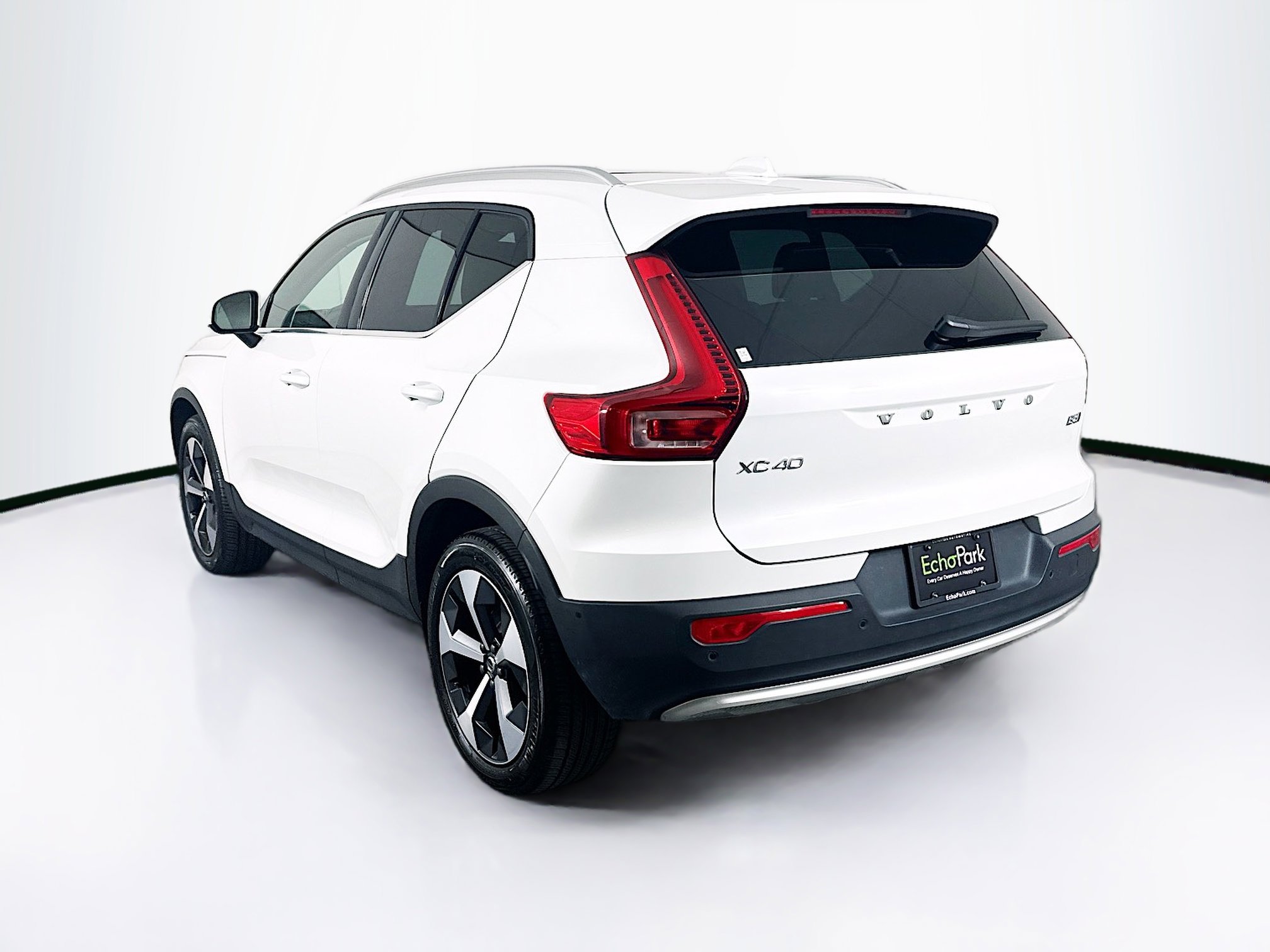 Used 2025 Volvo XC40 B5 Plus AWD/4WD image 5