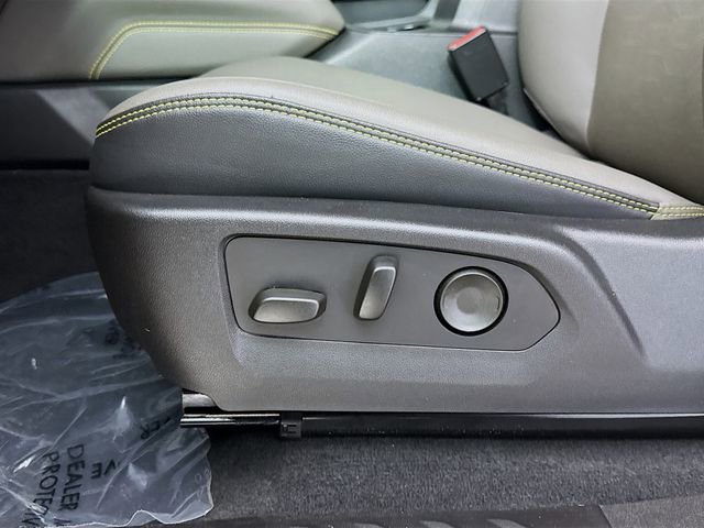 Used 2024 Chevrolet Colorado ZR2 w/ ZR2 Convenience Package III AWD/4WD image 21